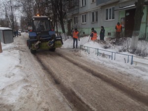 Госадмтехнадзор следит за уборкой снега и льда во дворах